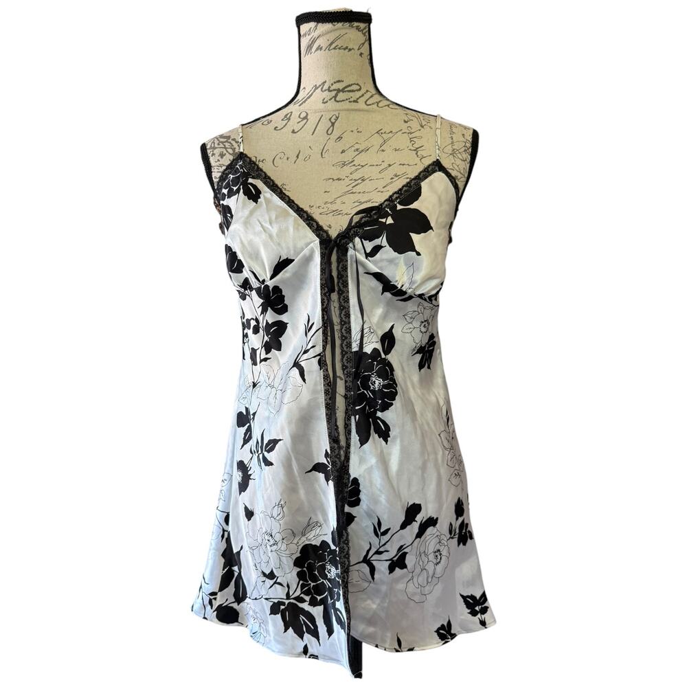 Victoria's Secret 2013 White Satin Black Lace Tie Front Babydoll Slip Medium